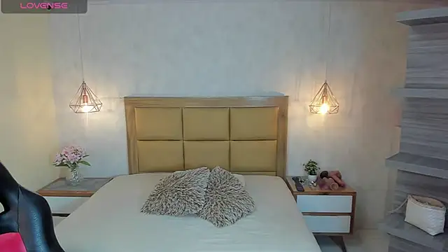 MELISSAROUGE online show from June 23, 2026, 7:34 pm