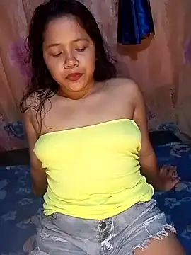 hotmomma8 online show from July 8, 2026, 1:37 pm