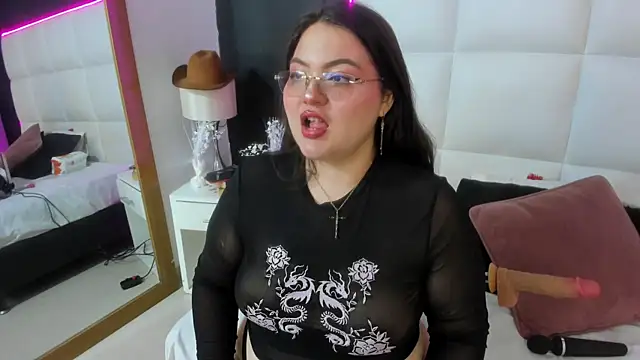 Tessa Sinclaire online show from July 23, 2026, 7:56 pm