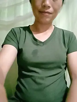 lucybaby00 online show from June 20, 2026, 9:39 pm