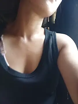 Ngocmi909 online show from June 19, 2026, 12:15 am