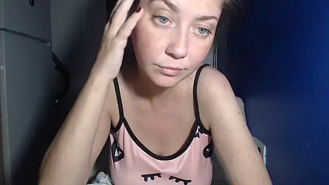 petite danielle online show from July 27, 2026, 7:32 pm