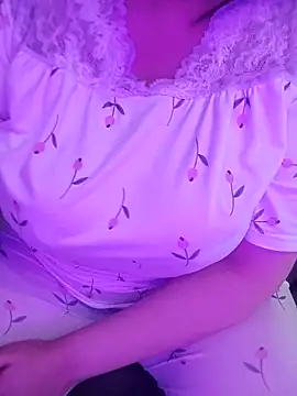 lilyan12 online show from May 17, 2026, 12:30 am