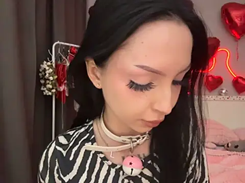 Lina Thornton  online show from July 28, 2026, 4:39 pm