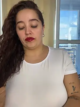 LoanaSantos online show from June 17, 2026, 9:38 pm