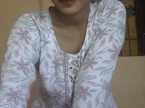 Nura7 online show from May 4, 2026, 2:18 am