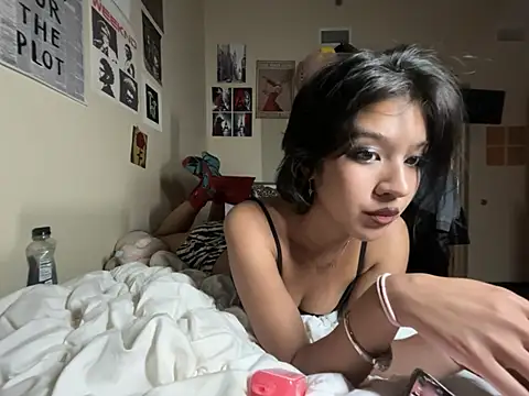 petitelatinateen online show from April 3, 2026, 3:59 am