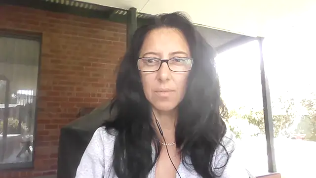 Snapshot of CleopatraGirl chatting on November 1, 2025, 11:18 pm CleopatraGirl online show from November 1, 2025, 11:18 pm