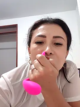 mia mancinii online show from April 29, 2026, 9:54 pm