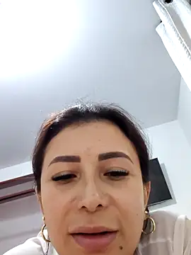mia mancinii online show from April 30, 2026, 4:02 pm