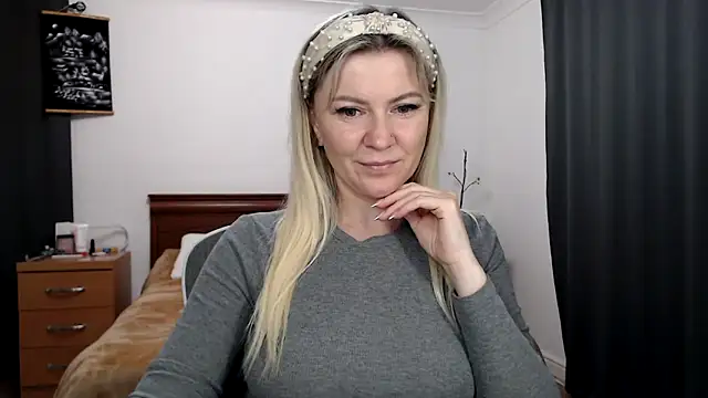 Snapshot of ParadiseAlina chatting on May 16, 2026, 7:34 pm ParadiseAlina online show from May 16, 2026, 7:34 pm