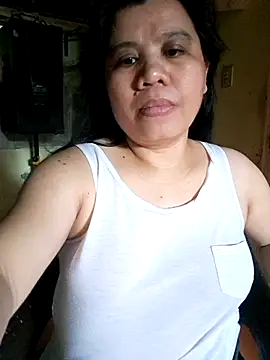 hotlyn45 online show from July 25, 2026, 8:12 am