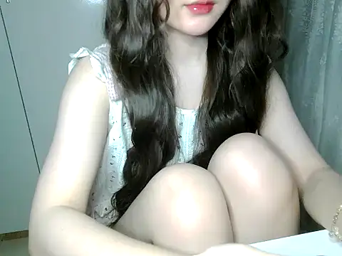 Snapshot of Annabelle-e chatting on July 24, 2026, 7:45 pm Annabelle-e online show from July 24, 2026, 7:45 pm
