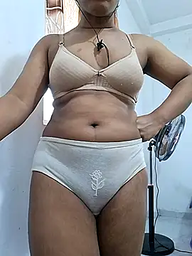 BeautyGirl sara online show from June 14, 2026, 6:48 am