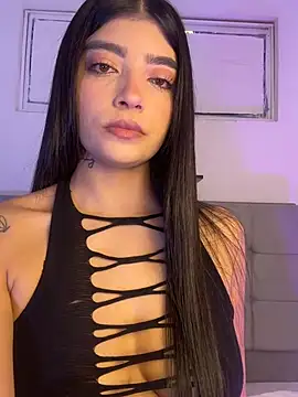 Sarahlopezz online show from June 23, 2026, 3:37 am