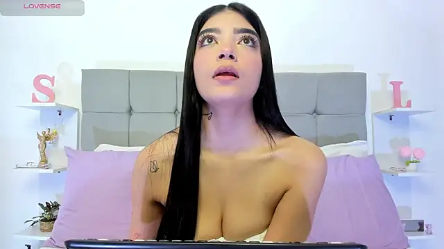 Sarahlopezz online show from July 26, 2026, 5:15 am