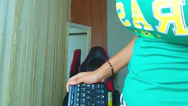 miss leidy  online show from June 24, 2026, 3:16 am