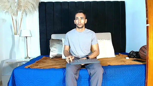 MaicolParker  online show from July 25, 2026, 12:14 pm