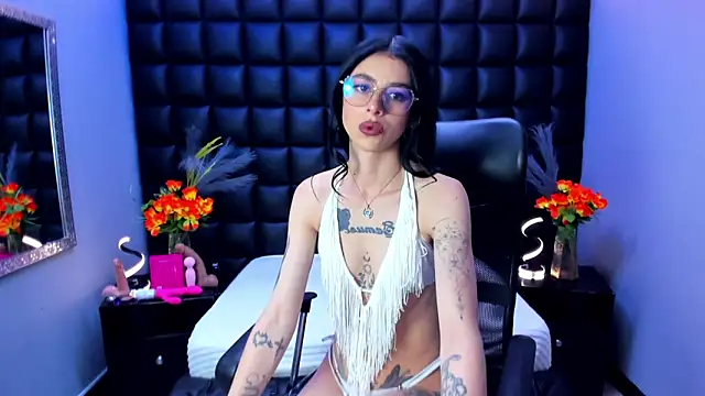 Dulce Miaa  online show from June 17, 2026, 6:09 pm