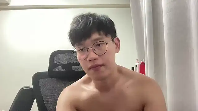 Passionatetwink2 online show from July 18, 2026, 8:29 am