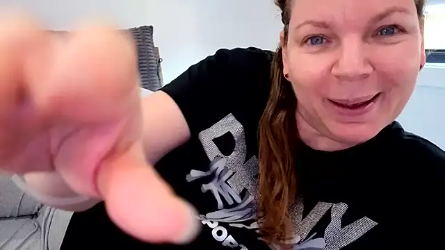 aussiepeaches online show from July 28, 2026, 3:13 am