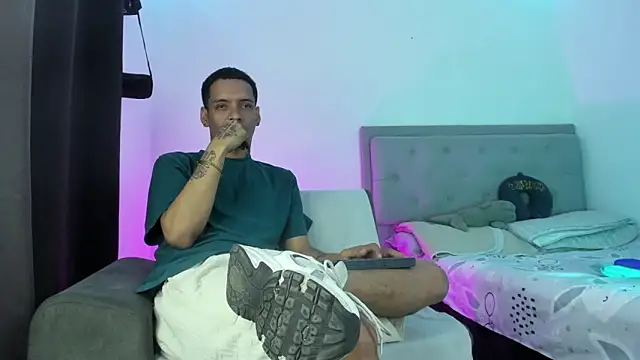 twinkDuohot online show from June 15, 2026, 7:38 pm