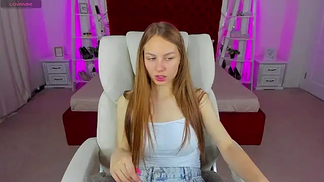 MilaAddams online show from August 4, 2026, 5:32 am