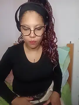 gigi1326 online show from November 14, 2025, 2:43 am