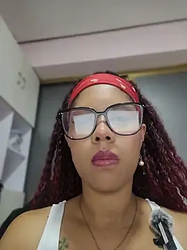 gigi1326 online show from July 30, 2026, 5:28 am