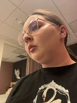 Mia Swano online show from July 24, 2026, 6:17 pm