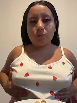Snapshot of Alaia33200 chatting on July 29, 2026, 12:53 am Alaia33200 online show from July 29, 2026, 12:53 am