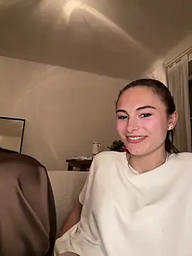 SophiiaStarr online show from May 6, 2026, 8:58 pm