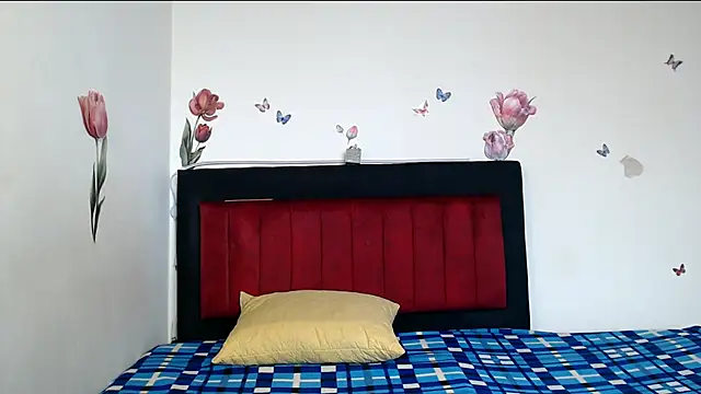 Valeryxs online show from April 22, 2026, 1:12 pm