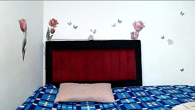 Valeryxs online show from April 24, 2026, 1:46 pm