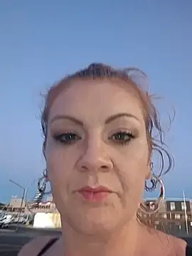 nakedgarbageperson online show from June 26, 2026, 12:09 pm
