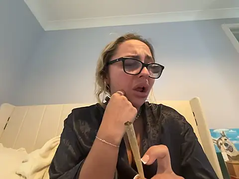 petitelucyXoxx online show from June 11, 2026, 5:55 pm