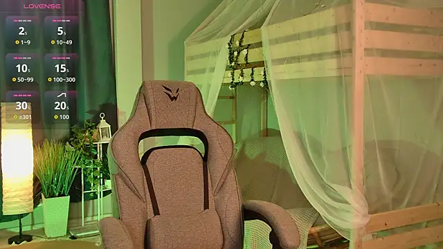 FlexyFox online show from July 28, 2026, 1:21 pm