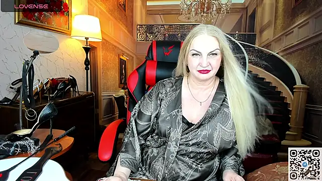Nina Devillle online show from July 19, 2026, 12:42 pm