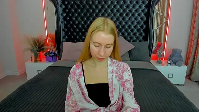 Alina Blonde online show from June 13, 2026, 5:38 am