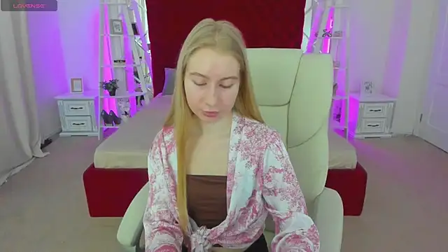 Alina Blonde online show from June 14, 2026, 5:42 am