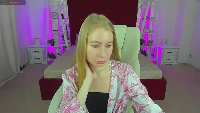 Alina Blonde online show from June 16, 2026, 5:43 am