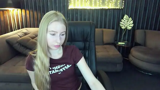 Alina Blonde online show from July 7, 2026, 5:32 am