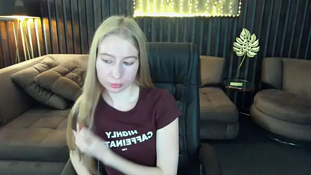 Alina Blonde online show from July 7, 2026, 7:34 am