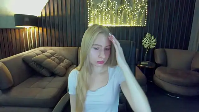 Alina Blonde online show from July 23, 2026, 5:38 am