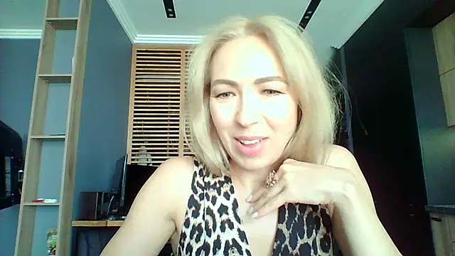 Snapshot of Ivvona chatting on July 17, 2026, 10:55 am Ivvona online show from July 17, 2026, 10:55 am
