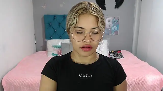 mia sexgirl online show from July 23, 2026, 12:25 pm