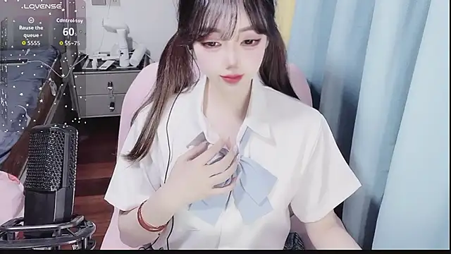Lucky Cici online show from July 25, 2026, 7:33 pm