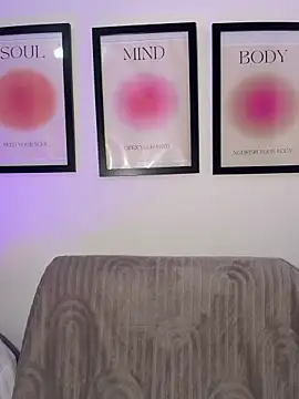 krisstenSantos online show from June 16, 2026, 3:25 pm