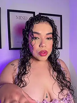 krisstenSantos online show from July 29, 2026, 5:33 pm