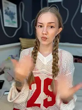 MilaMoone online show from June 14, 2026, 12:07 pm